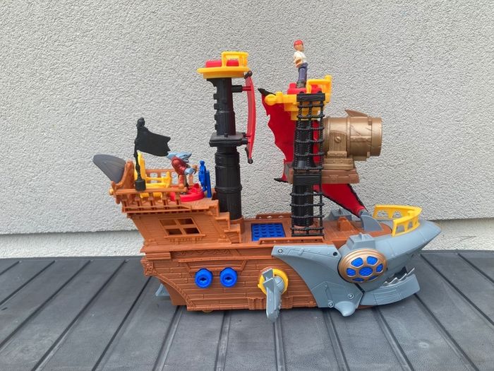 imaginext pirate ship