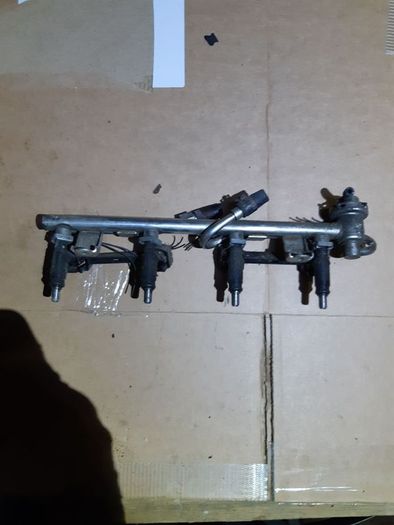 Audi A4 B6 B7 2000-2008 1.8 T Turbo Petrol Engine Fuel Rail With Injectors
