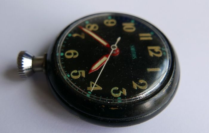 Vintage Hand Wind Smiths Motor Car Watch Clock (in working order)