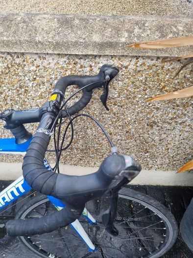 Giant defy m/l brakes gears perfect