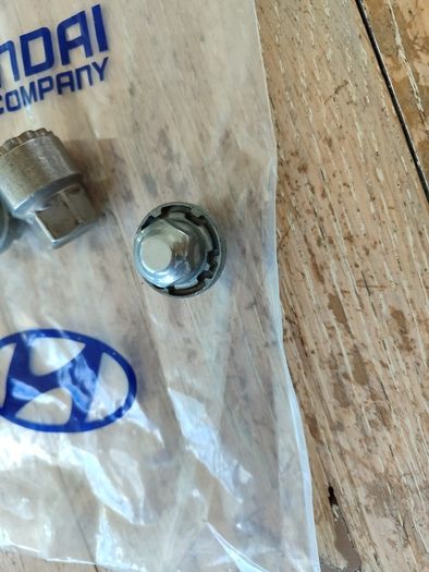Hyundai lock nuts