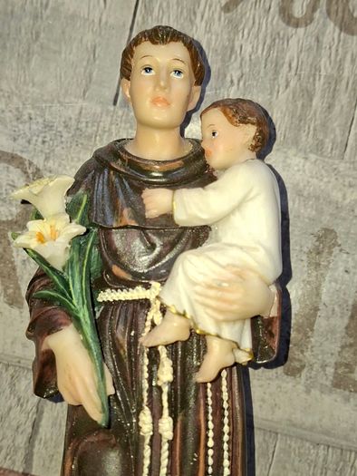 Beautiful Old Statue of Saint Anthony Holding the Baby Jesus and a White Lily, representing Purity, Measurements in the photos, Postage Available or Collection