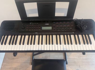 Yamaha PSR -E273 Keyboard with stand and stool