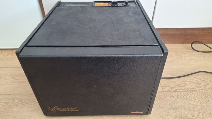 Dehydrator