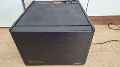 Dehydrator