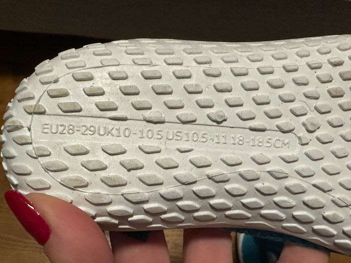 Water shoes, size 28-29