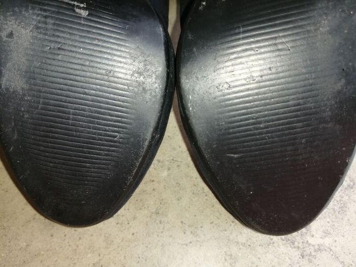 Dorothy Perkins round toe hight heel stilettos Size 5 UK women's suaede material Excellent condition worned a hand full of times 4.5 inch heel