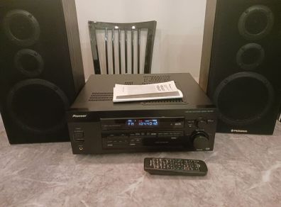 Pioneer amplifier with radio + speakers