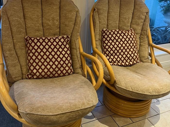 Sofa with 2 Lounge Chairs