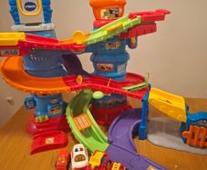 Toot toot Car track