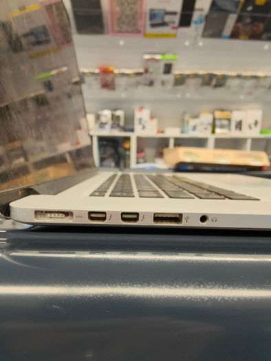 Apple MacBook Pro a1398 Retina 15.4" Mid 2015 256GB SSD 16GB Ram 2.5GHz Core i7 macOS Monterey (Battery Cycle: 845)