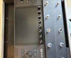 Line 6 Helix Stadium guitar processor in Thon flight case