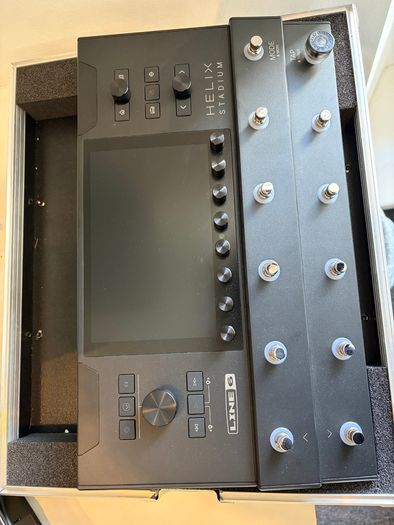Line 6 Helix Stadium guitar processor in Thon flight case