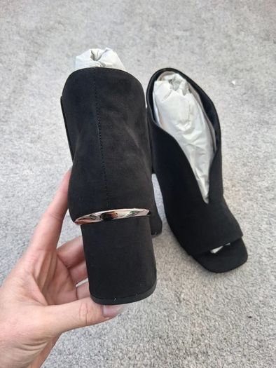 Stunning Black Brand New Never worn UK7 (EUR41) (Wide Fit) Hardware Shoe Boots From Next