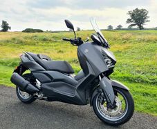 2024 YAMAHA XMAX 300 Maxi scooter motorbike