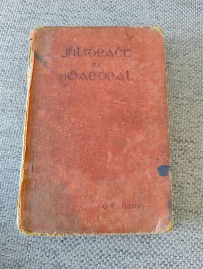 Filidheacht na nGaedheal Notai 1940 Irish Poetry Notes by Padraig O Canainn hardback in well used condition with all pages intact FREE STANDARD POSTAGE INCLUDED