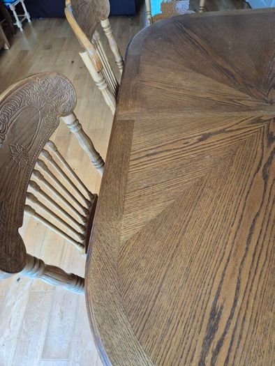 Beautiful solid mahogany extendable dining table and 6 chairs