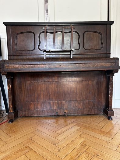 Free upright piano