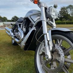 06 Harley - Davidson street rod (vrscr) 9,600km