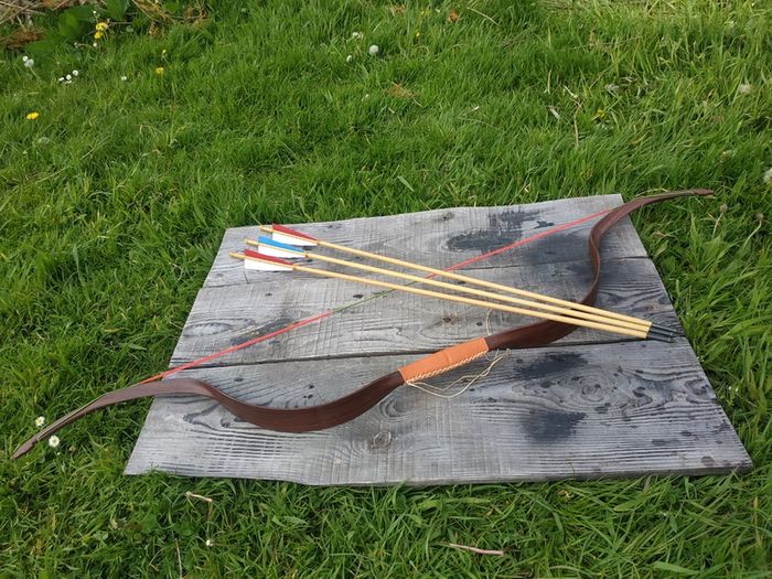 Archery Bow, Recurve 49" Horsebow, Left/Right hand (18-24 LBS) +3x arrows