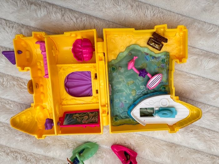 Polly Pocket World Surf 'N' Sandventure Compact 2 Micro Dolls Used Please see photos