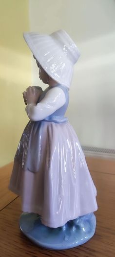 Lladro #348 Nao Daisa 1982 Girl Figurine With Flower Bouquet