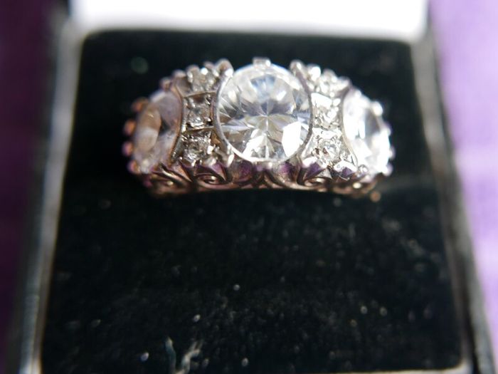 Vintage 9ct Solid Gold 375 Beautiful Trilogy Ring 10,2g