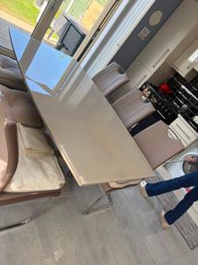 Extendable Table and chairs