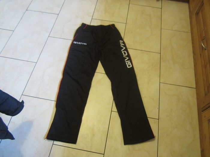 Givova  Bottoms    Size Med   New