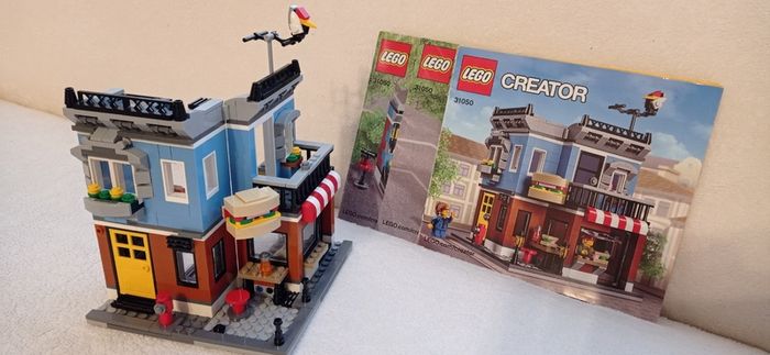 Lego creator 31050