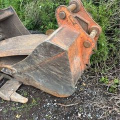 Digging bucket digger