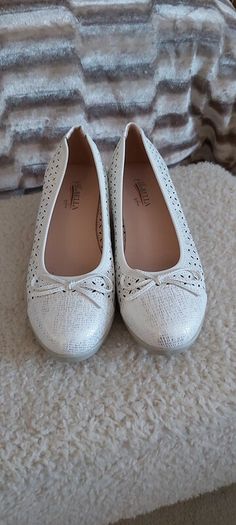 Ladies shoes