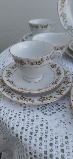 Vintage 21pce Fine Porcelain Teaset Yellow Floral & Gold Trim. 1970s- 1980s