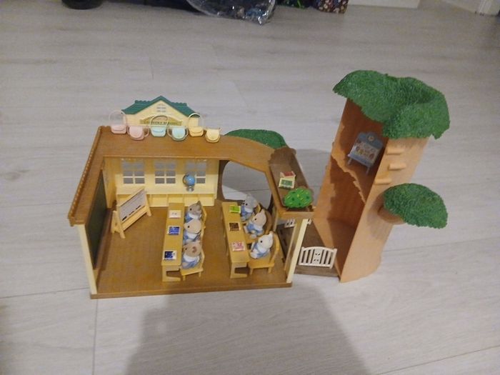 Sylvanian Families Country Tree School and Sylvanian Families Nursery Playmates Babies Set.