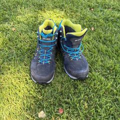 Hiking Boots/ Walking Shoes