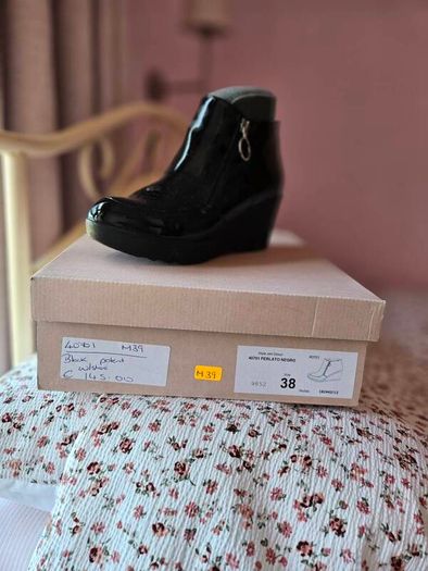 womens black patent boots