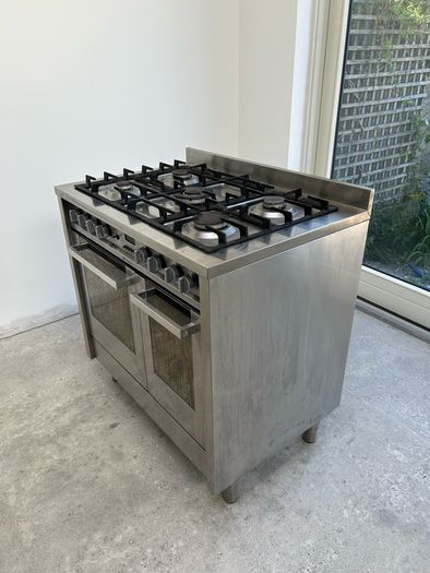 Hotpoint range oven