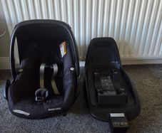 Maxi Cosi Car Seat and Isofix Base