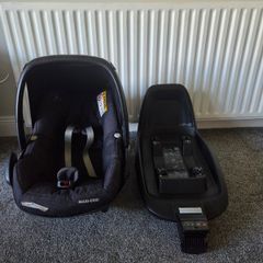 Maxi Cosi Car Seat and Isofix Base