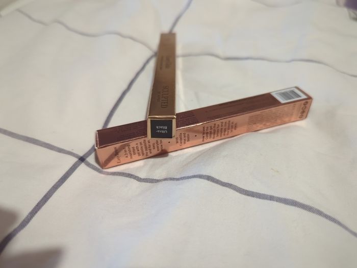 sculpted eye liner Ultra black