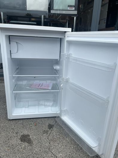 New display model 55cm undercounter fridge with 4 star icebox