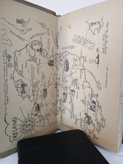 It's Ireland by D. L. Kelleher !. Illustrated by J. W. Buchanan (PT141)