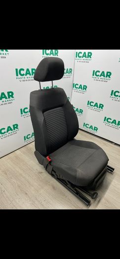 2011 Volkswagen Polo Front Seats