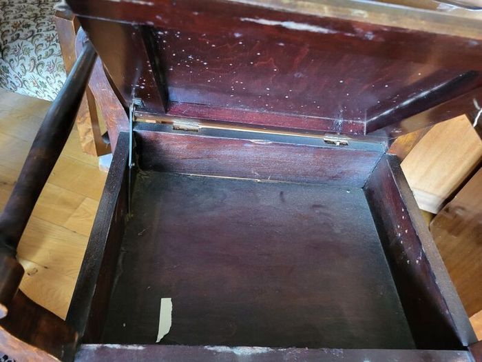 piano stool