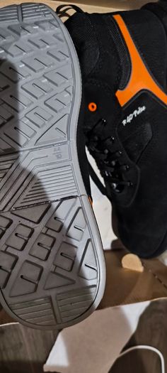 Safety boots
