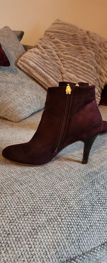 Gorgeous pair of Plum/Purple boots from Kate Appleby size 5