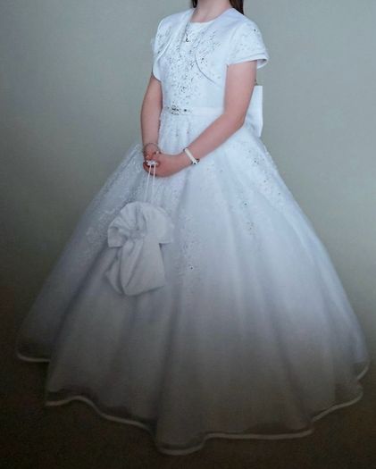 Communion Dress including all matching accessories, petit size , age 7
