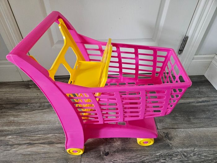 Kids' toy shopping trolley