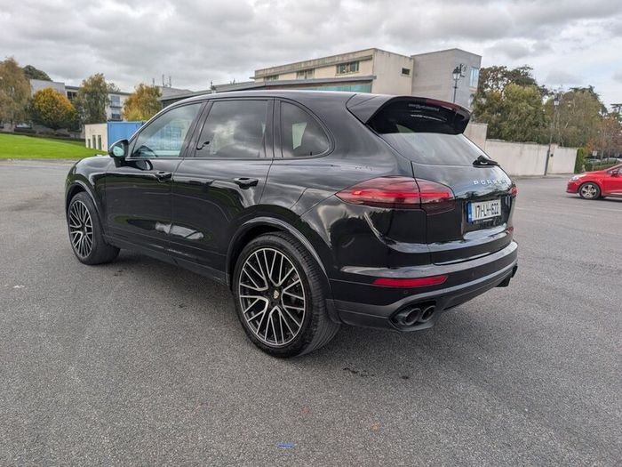 Cayenne Platinum Edition Crew Cab