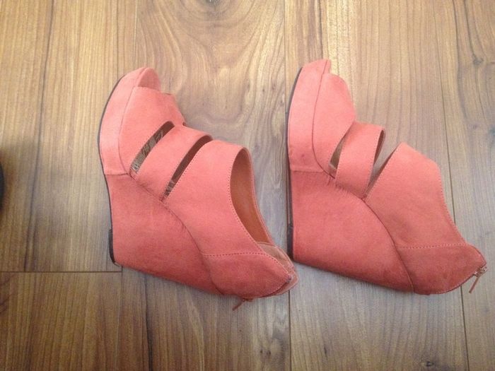 Beautiful Wedge Sandals (eu38/ size 5)